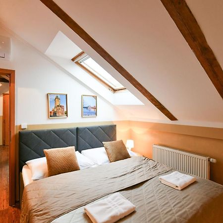 פראג Amazing Charles Bridge Apartment מראה חיצוני תמונה