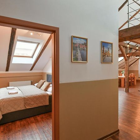 פראג Amazing Charles Bridge Apartment מראה חיצוני תמונה