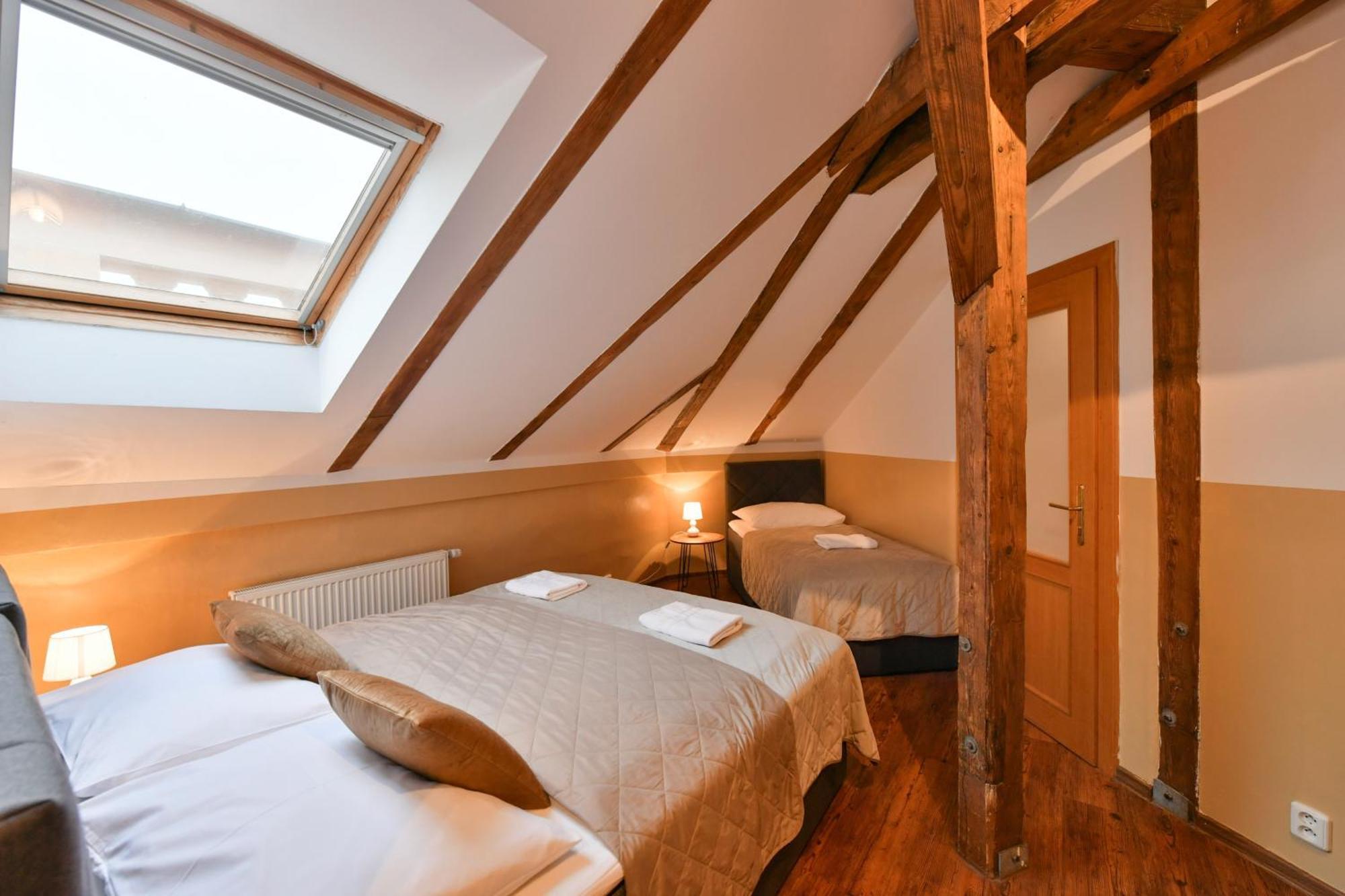 פראג Amazing Charles Bridge Apartment מראה חיצוני תמונה
