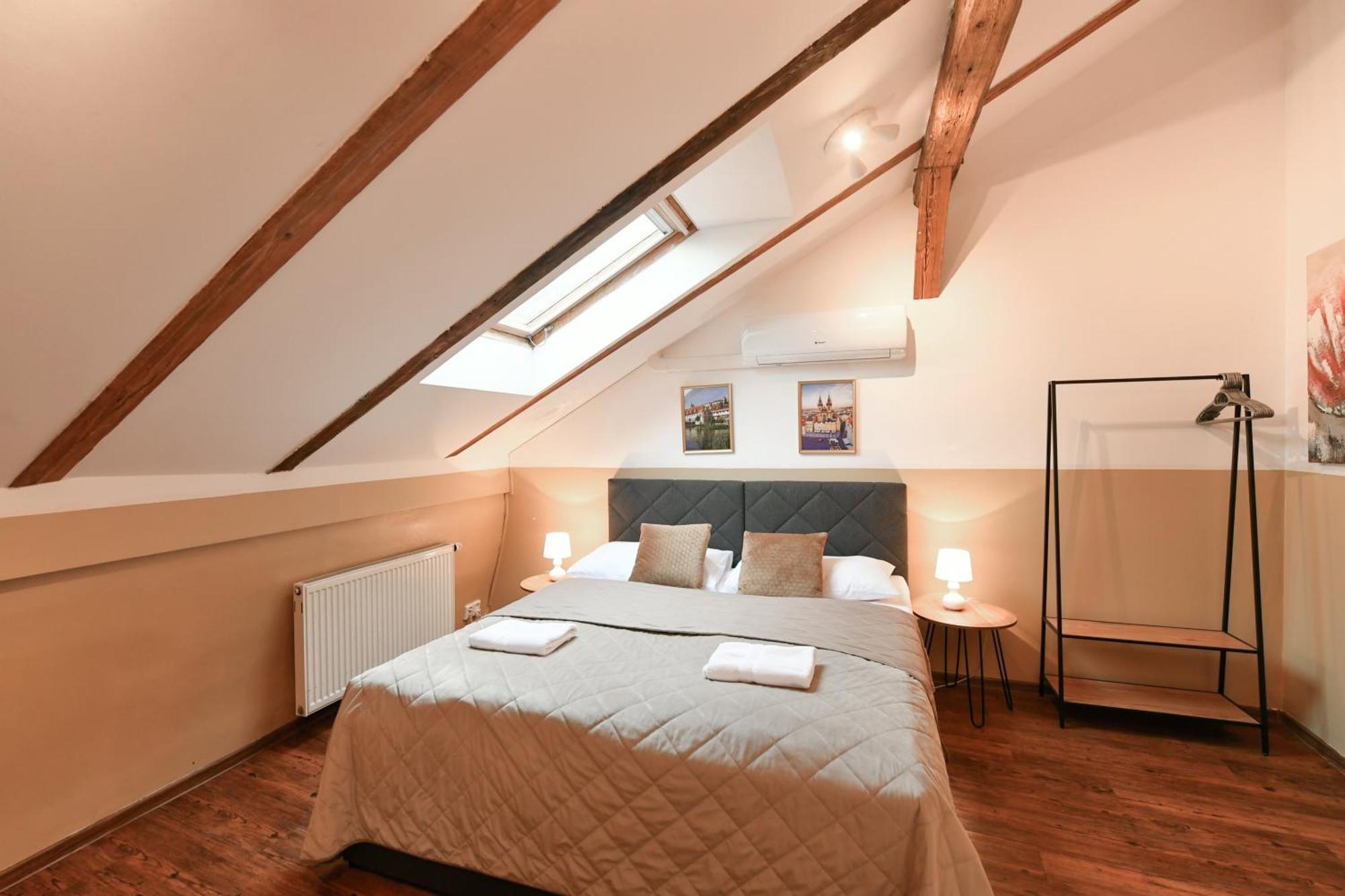 פראג Amazing Charles Bridge Apartment מראה חיצוני תמונה