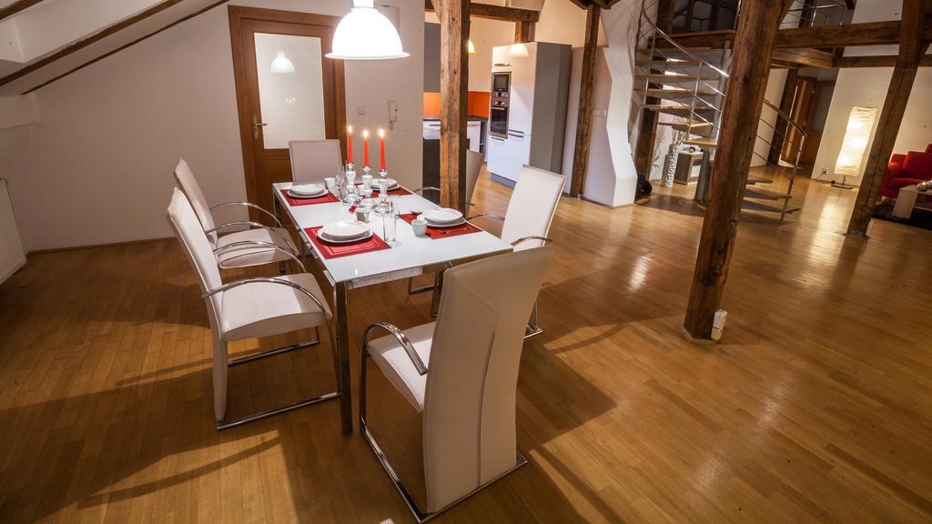 פראג Amazing Charles Bridge Apartment חדר תמונה