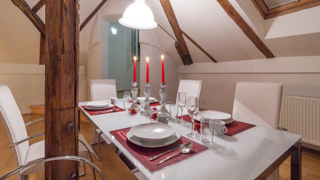 פראג Amazing Charles Bridge Apartment חדר תמונה