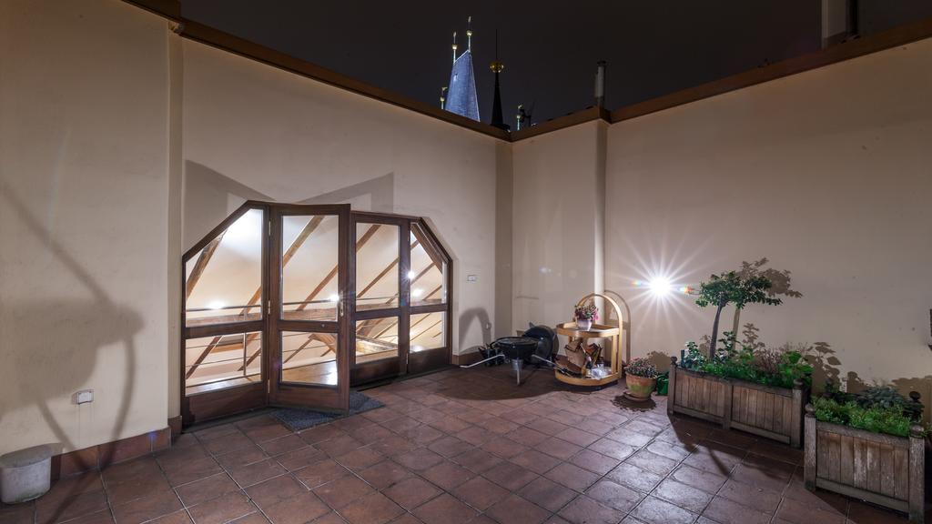 פראג Amazing Charles Bridge Apartment חדר תמונה