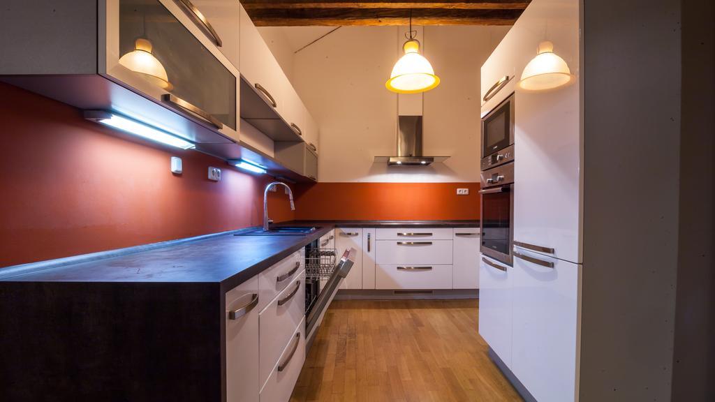 פראג Amazing Charles Bridge Apartment חדר תמונה