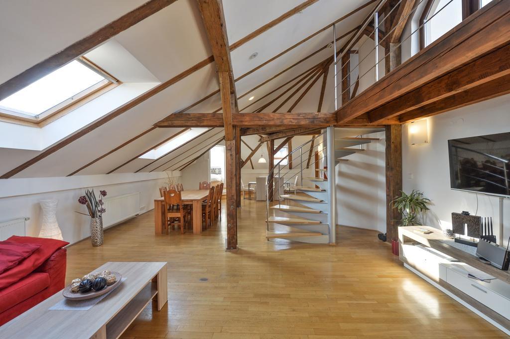 פראג Amazing Charles Bridge Apartment מראה חיצוני תמונה