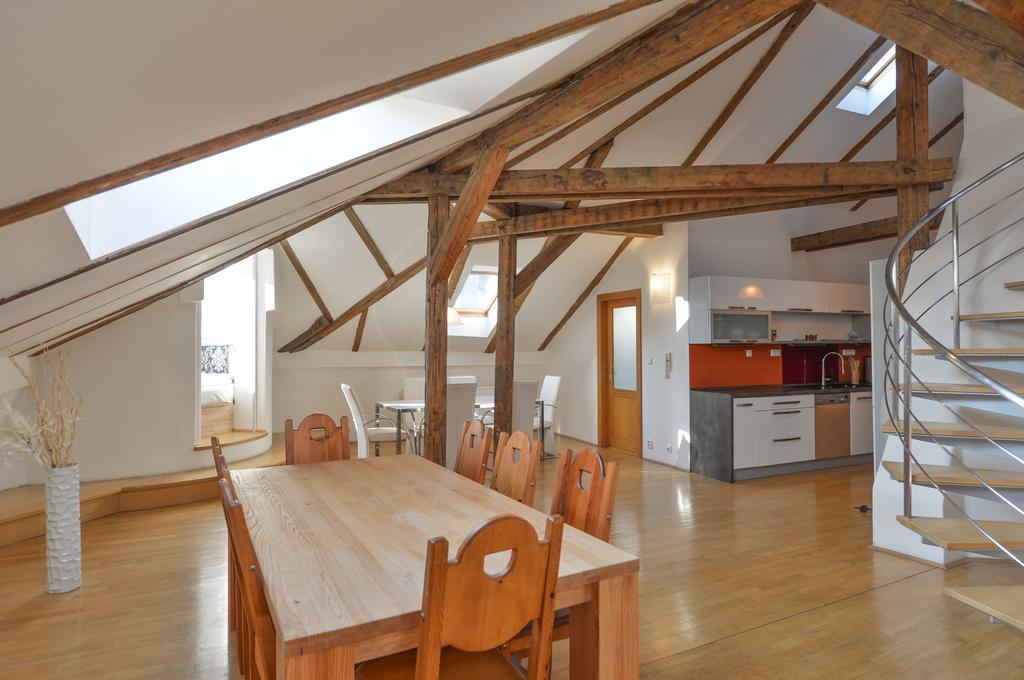 פראג Amazing Charles Bridge Apartment מראה חיצוני תמונה