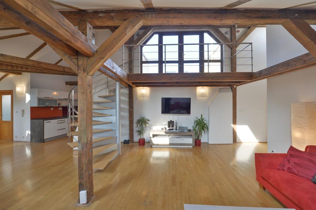 פראג Amazing Charles Bridge Apartment מראה חיצוני תמונה