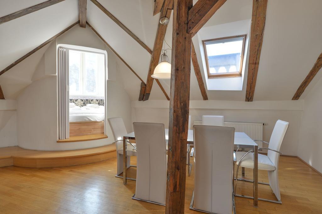 פראג Amazing Charles Bridge Apartment מראה חיצוני תמונה