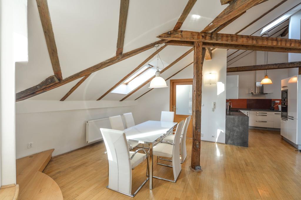 פראג Amazing Charles Bridge Apartment מראה חיצוני תמונה