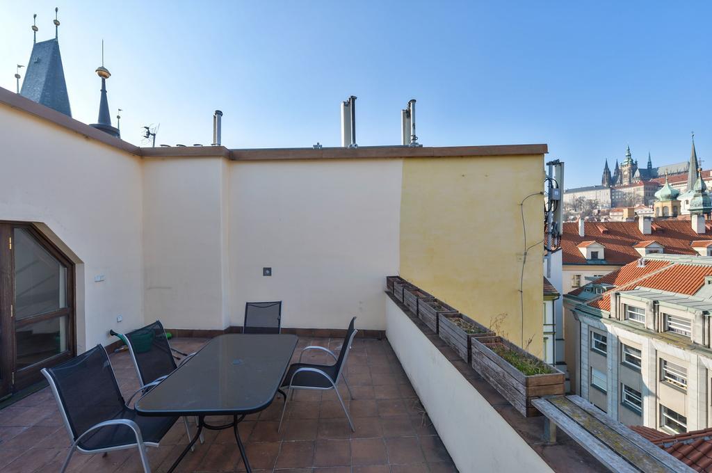 פראג Amazing Charles Bridge Apartment מראה חיצוני תמונה